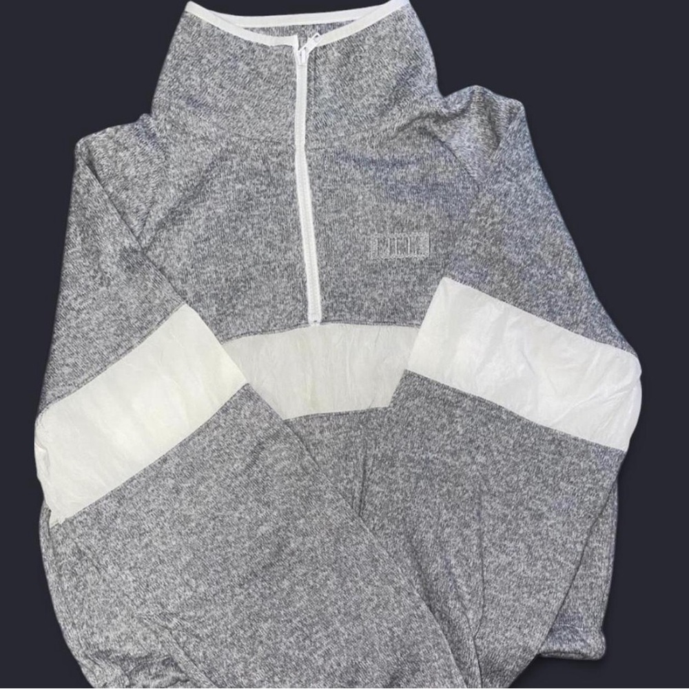 Victoria’s Secret PINK Cropped Half Zip-up
